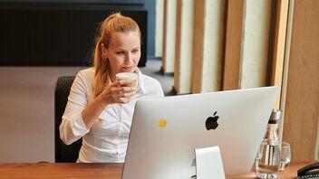 Kaffee aus dem Vollautomaten für das Büro