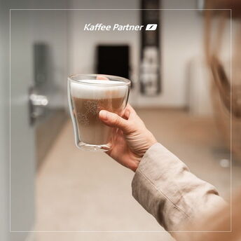 Ein guter Kaffee macht den Unterschied - aber weißt du auch, wie du ihn deinen Gästen stilvoll servierst? ☕✨ Oft entscheidet der erste Eindruck über das ganze Meeting. Ein einfacher Kaffee? Oder das perfekte Gesamterlebnis?

Kaffee servieren klingt einfach, aber die Feinheiten machen es zur Kunst. 👔 Welche Details besonders ins Auge fallen und wie man mit kleinen Gesten große Wirkung erzielt - das zeigen wir in unserem Online-Magazin! 👇

🔗 https://kpinfos.de/kaffeeservieren

#Kaffeeknigge #Gastfreundschaft #KaffeeMomente #KaffeePartner #BusinessKaffee