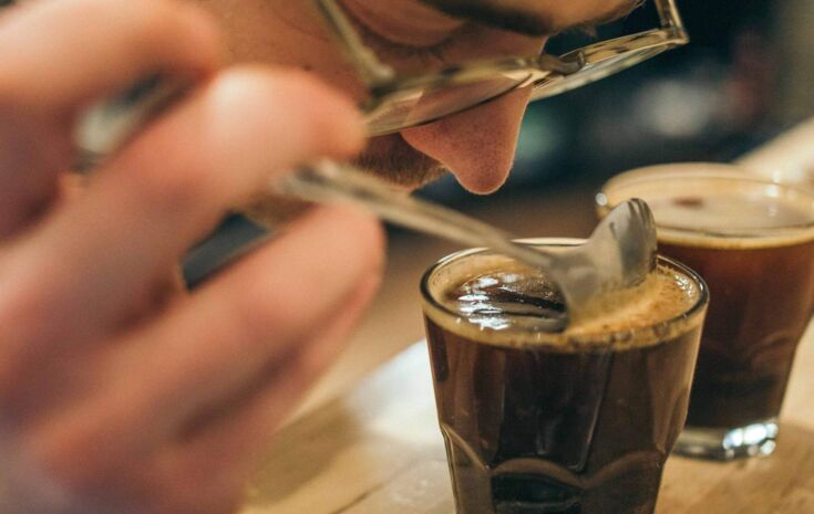Kaffeeverkostung mit einem Kaffeesommelier