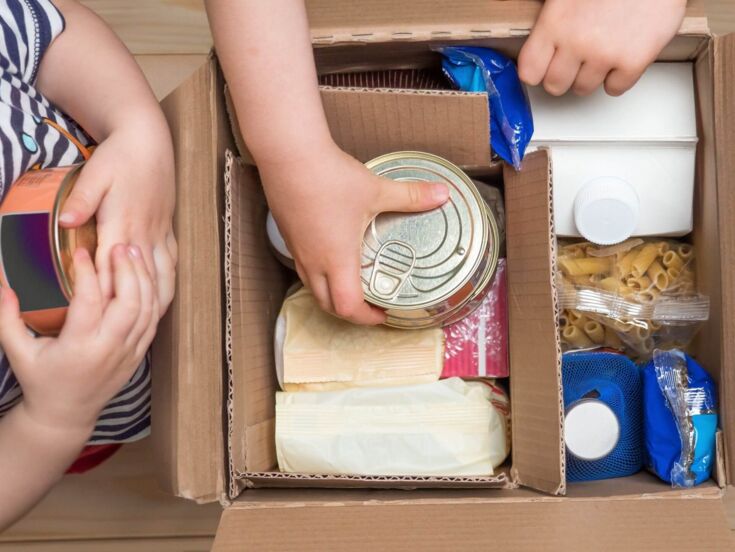 Tafel bringt Lebensmittelbox zu Kindern
