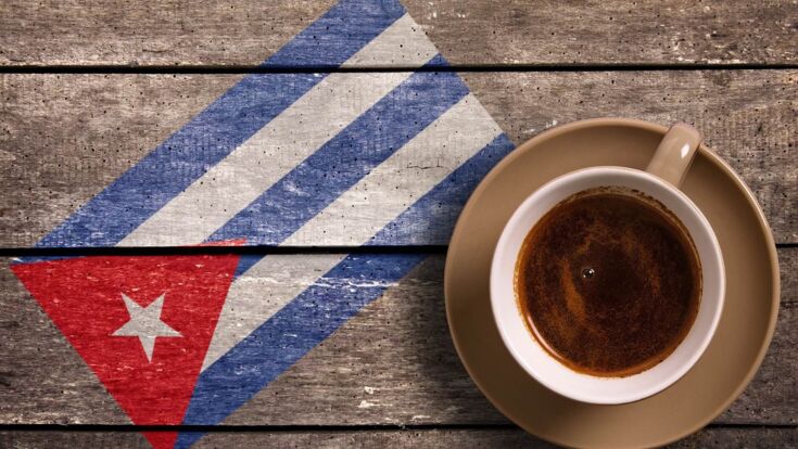 Kuba Flagge mit einem Kaffee