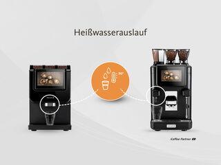 Zwei Kaffeevollautomaten mit Heißwasserfunktion