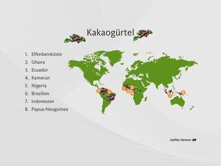 Auf der Weltkarte werden acht Kakaoanbaugebiete gezeigt. Darunter die Elfenbeinküste, Ghana, Ecuador, Kamerun, Nigeria, Brasilien, Indonesien und Papua-Neuguinea