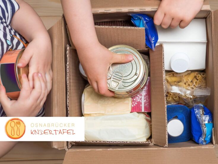 Kindertafel verteilt Lebensmittel an bedürftige Kinder