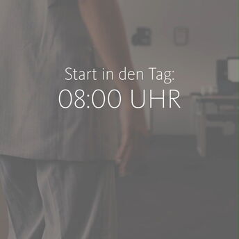 08:00 Uhr: Laptop auf. 08:01 Uhr: Zuerst Kaffee! 😄☕️ Wer kennt das nicht? Der Koffeinkick für den perfekten Start in den Tag darf einfach nicht fehlen. 

Finde die Kaffeebohne, die am besten zu dir passt, direkt in unserem Shop und lass deine morgendliche Routine zu einem Genuss werden! 🌱 

👉 Link zu unserem Kaffee in der Bio!

#koffeinkick #kaffeepause #büroroutine #morgenritual #kaffeepartner