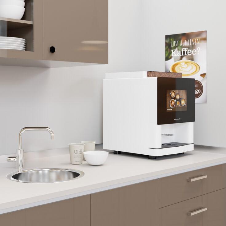 Kaffeevollautomat multiBona 3 in weiß lackiert steht auf Küchenzeile eines Büros