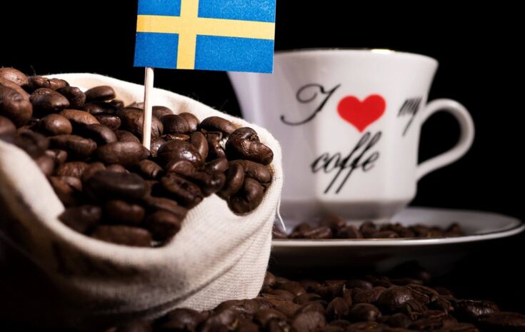 Tasse Kaffee mit Kaffeebohnen Schweden