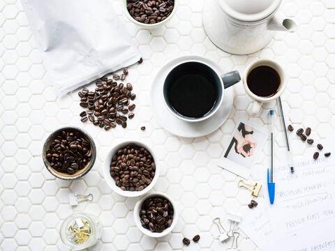 Kaffeetasse mit Kaffeebohnen