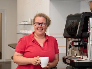 Katrin mit ihrem liebsten Kaffeezubehör